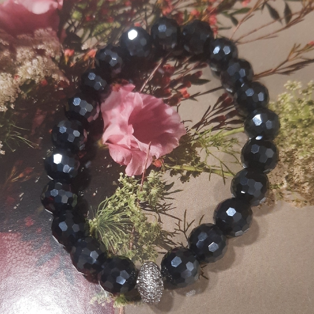 Elegant Black Beaded Bracelet